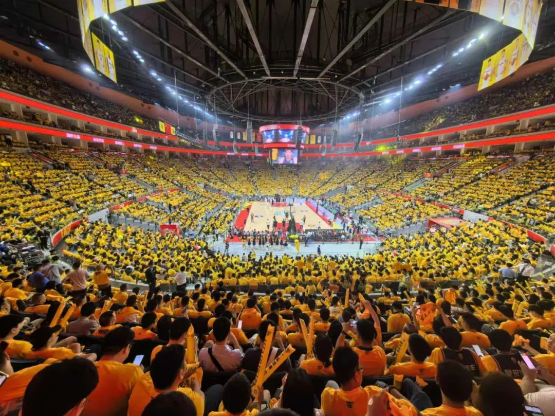 广东宏远发布备战花絮，关键时刻回应争议，CBA常规赛任务艰巨，高层口径保持一致